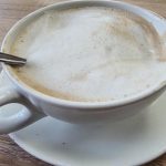 miert-remeg-a-kez-kave-utan-hogyan-hat-a-koffein.jpg